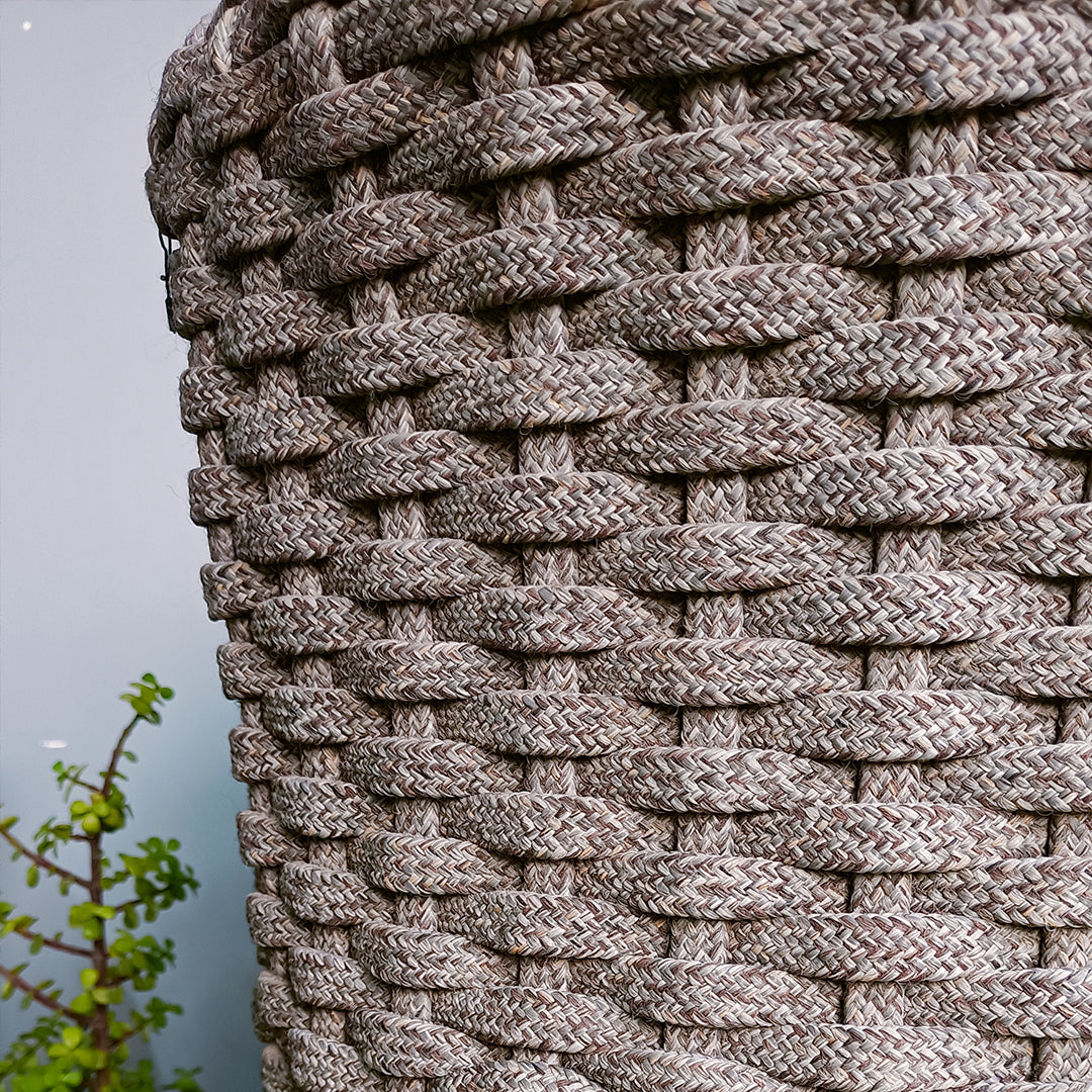PLANTER IN ROPE
